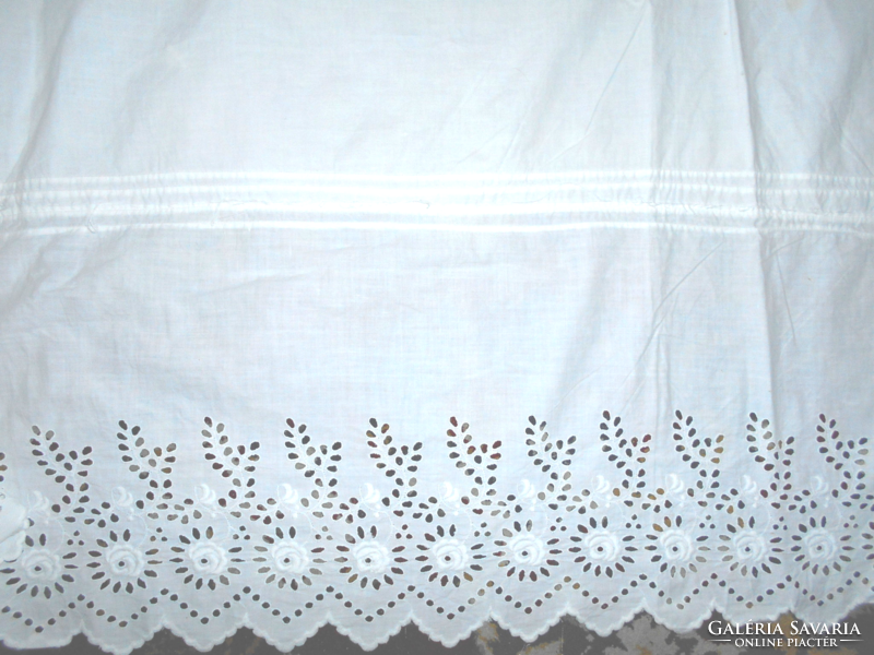 Large cotton tablecloth 200 cm x 160 cm with pie and madera decoration on the border