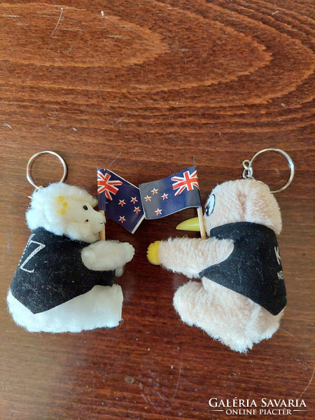 Kiwi and lamb figure in blue coat, clapping key ring, new