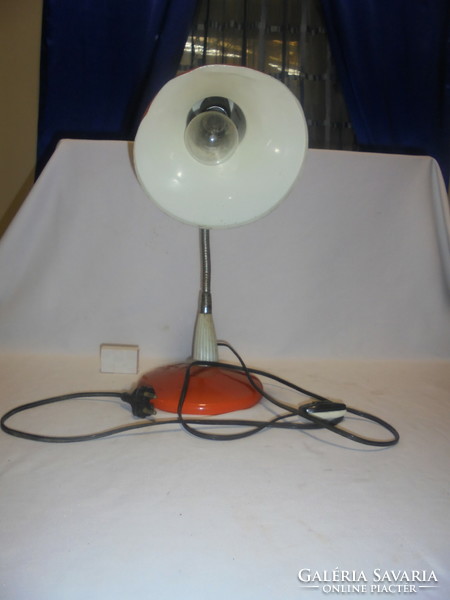 Retro gooseneck table lamp