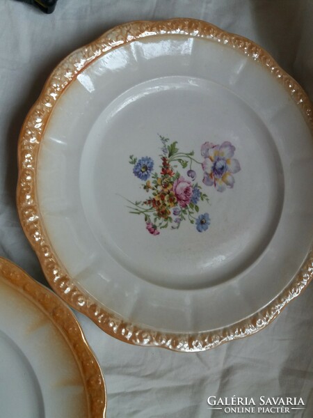Antique éva series with iridescent edge and flower pattern from Zsolna