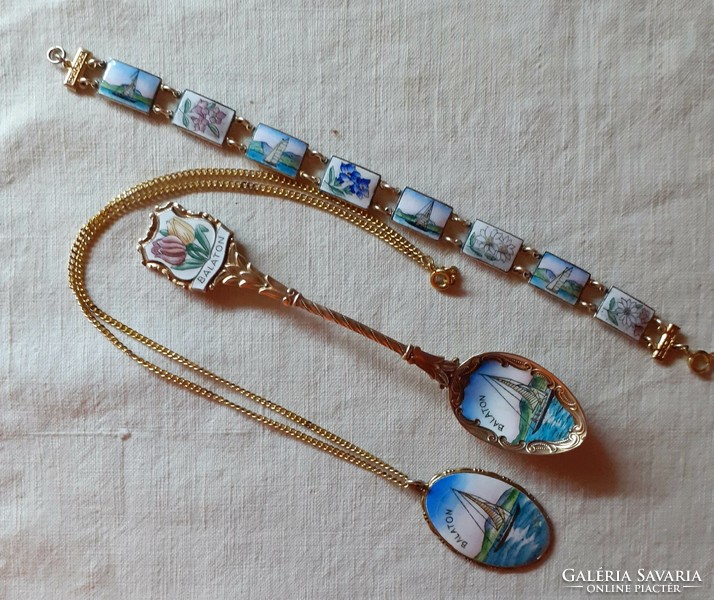 Retro gold-plated fire enamel bracelet with a pendant chain and a small spoon with a view