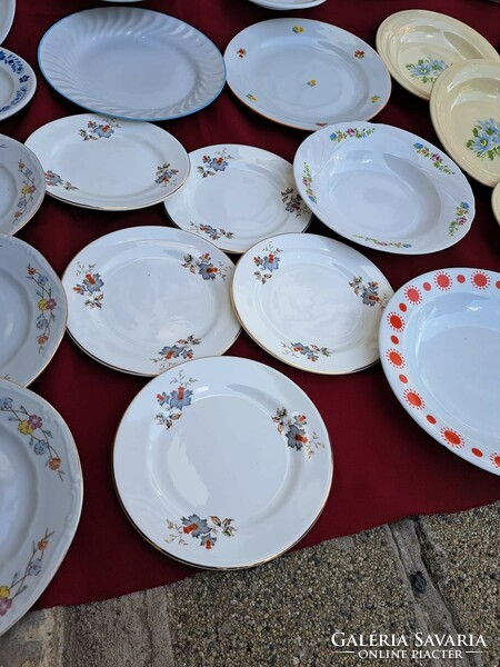 Vegyes tányér tányérok kínáló Alföldi Centrum Varia napocskás  mélytányér süteményes tányér