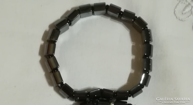 Magnetic bracelet.