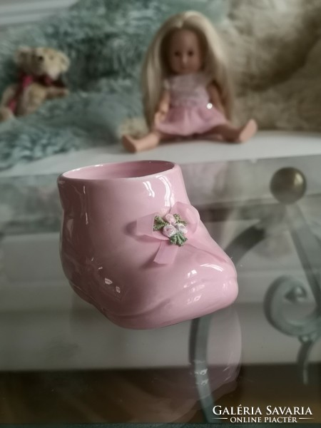 Pink porcelain baby shoes, cake decoration for expectant mothers, little girl expecting a baby