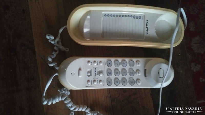 Old, working landline phone that can also be mounted on the wall