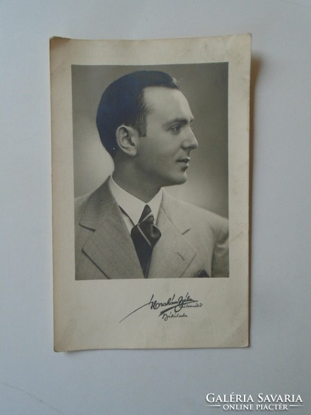 Za451.109 Photo of a man - from the studio of Béla Ábrahám in Békéscsaba 1940-50's