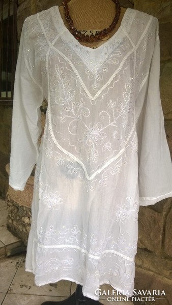 Special price! Indian white floral sequined tunic with side slits, women's top xxl also for holidays