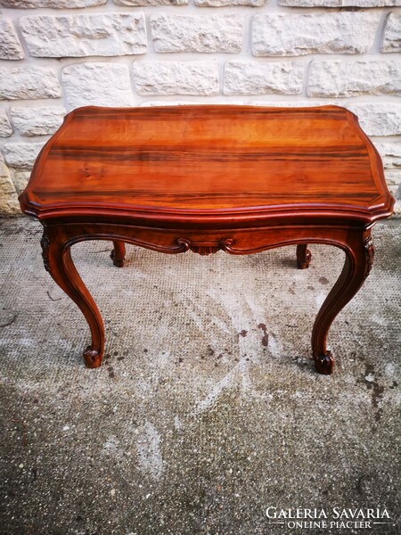 Baroque, Viennese baroque rococo style coffee table, carved salon table in beautiful condition. Small size!