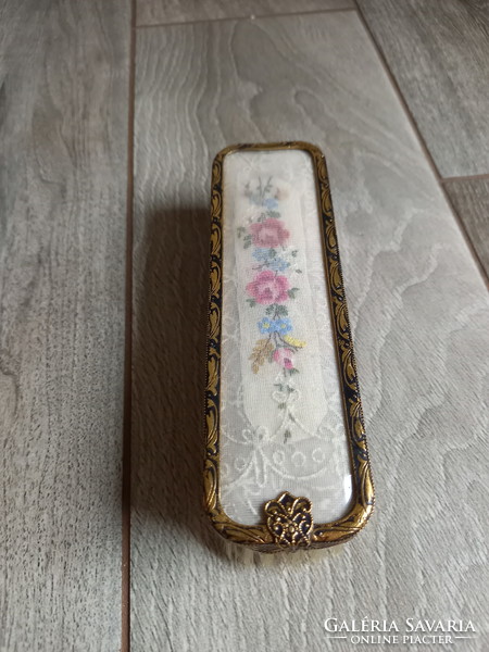 Beautiful old clothes brush (15.7x4.7x3.8 cm)
