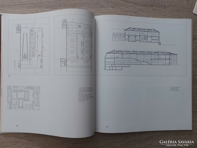 CASABELLA építészeti folyóirat- képekkel, leírásokkal - olasz/angol nyelvű ismeretterjesztő - 552