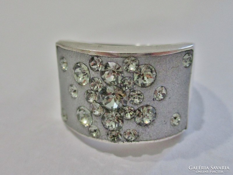 Beautiful silver ring with white zircons