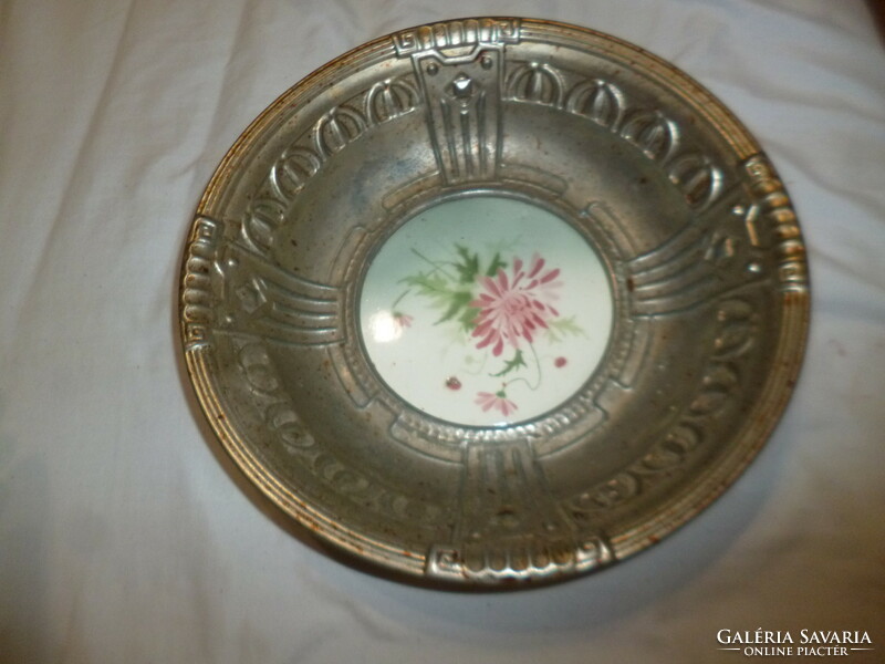 Antique Art Nouveau metal serving bowl with majolica insert