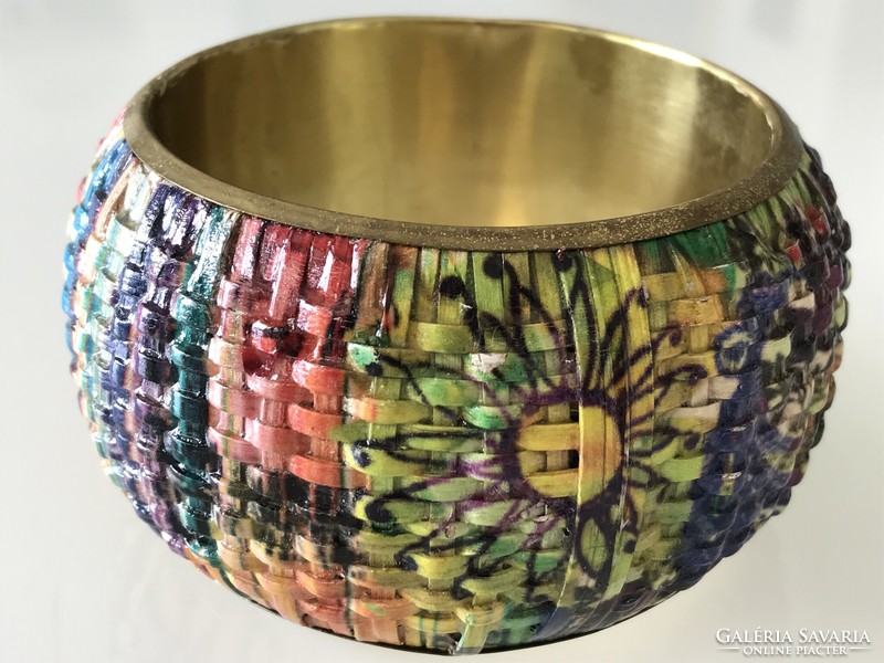 Fashionable bracelet with colored bamboo insert, 6.8 cm inner diameter