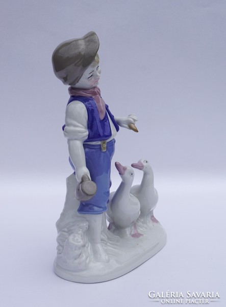 German porcelain figure gdr lippelsdorf hilla peyk little boy feeding geese