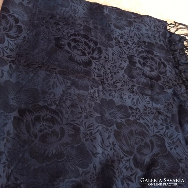 Italian silk scarf/tablecloth, 68 x 68 cm + 20 cm fringe