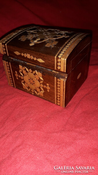 Antique beautiful inlaid wood small treasure chest with treasures in good condition 9 x 6 x 7 cm as shown in pictures