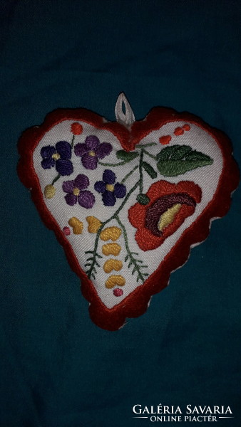 Antique Kalocsa pattern pincushion heart in good condition as shown in the pictures