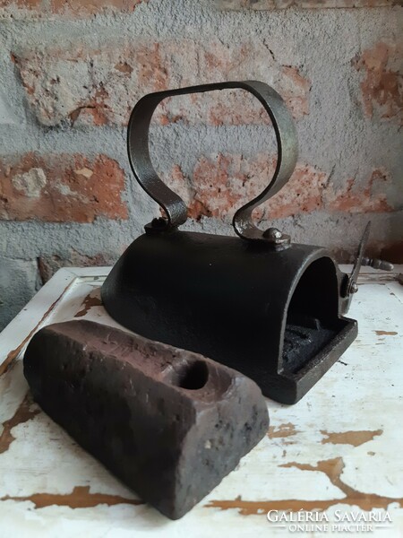 Marked cast iron iron with iron insert