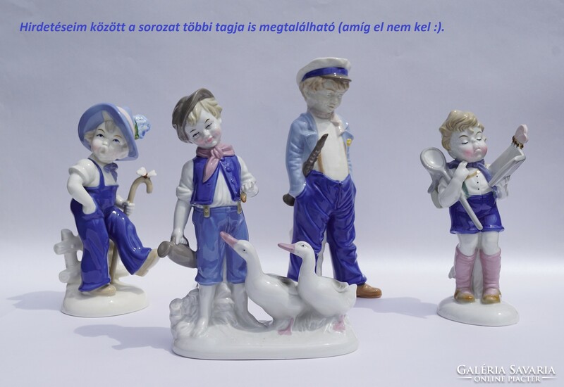 Német porcelán figura GDR Lippelsdorf Hilla Peyk lepkegyűjtő természetbúvár kisfiú