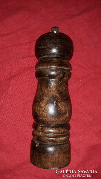 A manual black pepper grinder with a wooden cover in very nice condition, as shown in the pictures