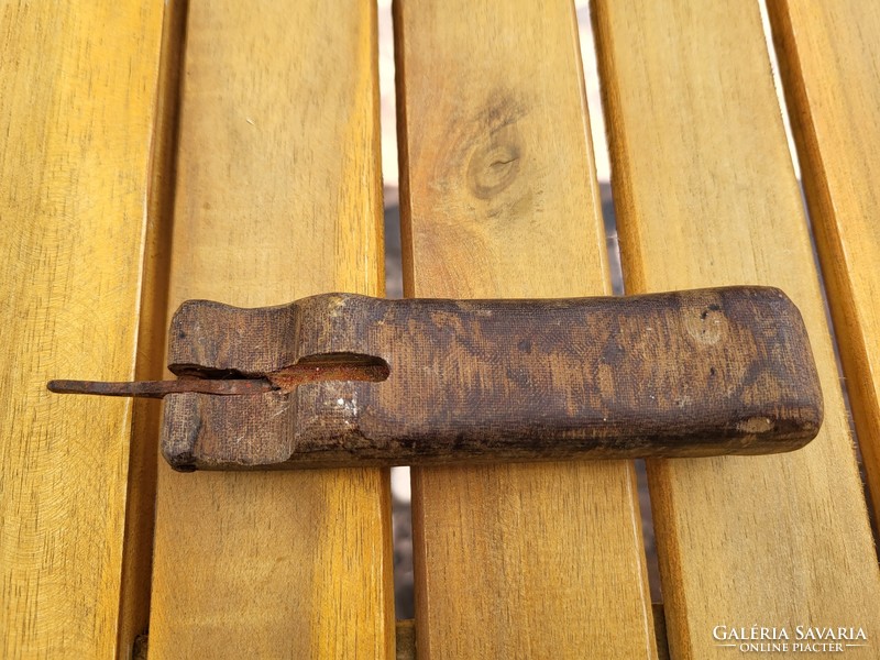 Antique wooden razor
