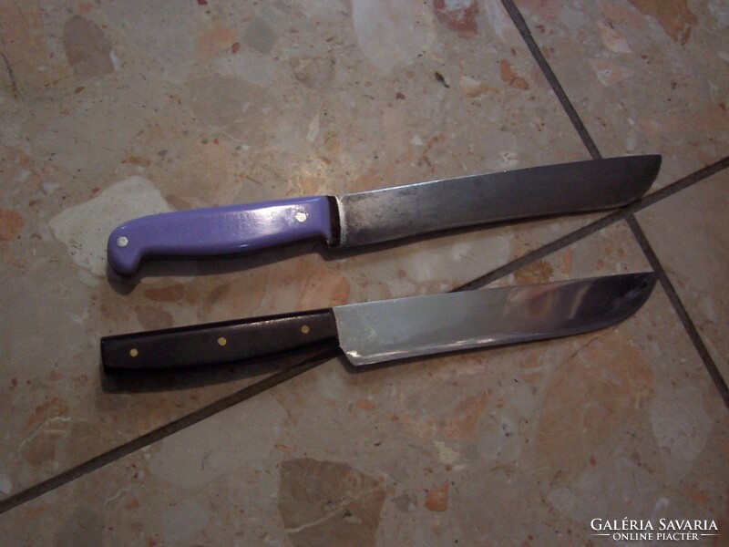 2 kitchen knives
