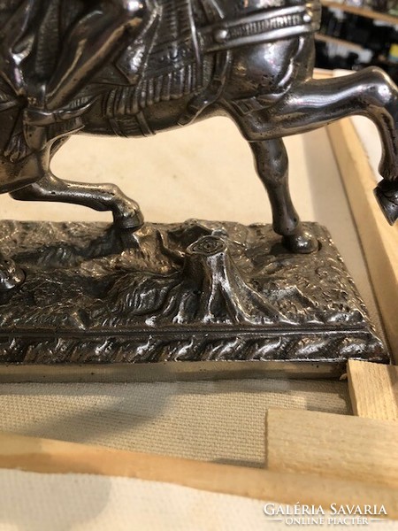 Equestrian statue made of metal, beautiful casting, 18 x 18 cm work.