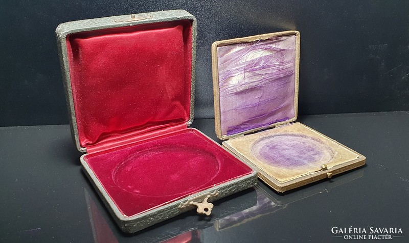 Antique jewelry box. XIX.