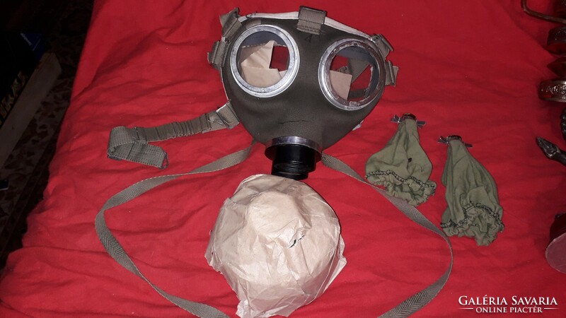 Never used military gas mask in factory condition according to the pictures