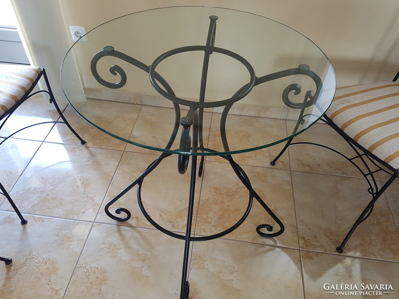 Wrought iron set of 4 chairs + table