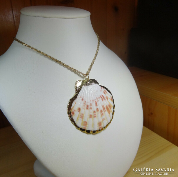 Very nice real comb shell pendant with gold border, on a nice Welsh necklace