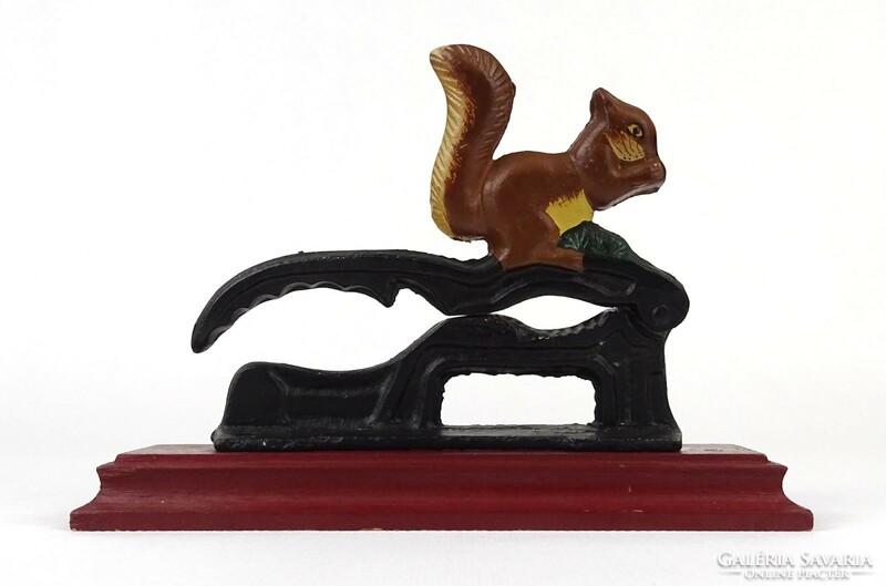 1N194 historical squirrel table nutcracker 13 x 19 cm