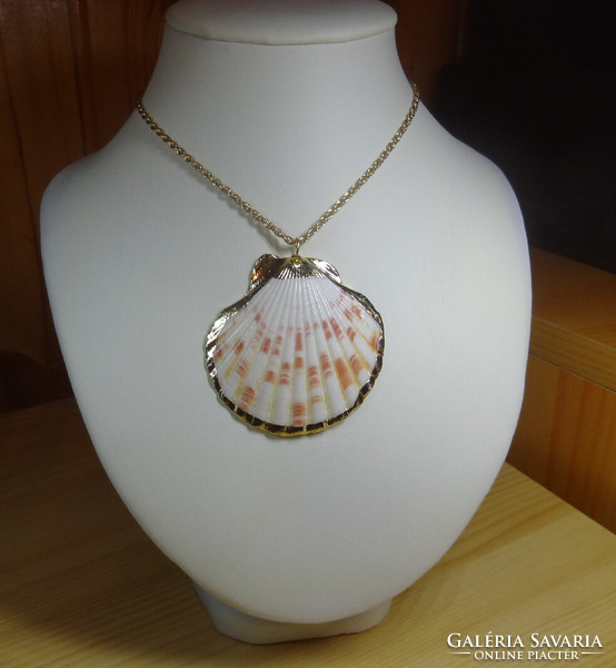 Very nice real comb shell pendant with gold border, on a nice Welsh necklace