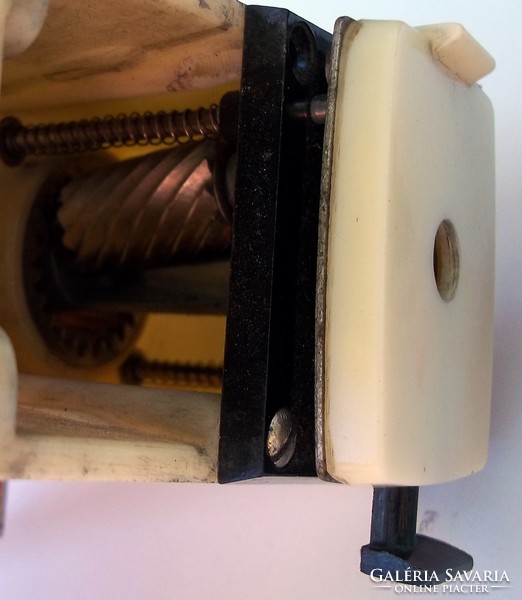Retro mechanical pencil sharpener
