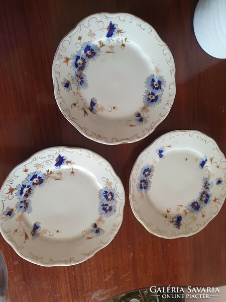 3 small plates with cornflowers