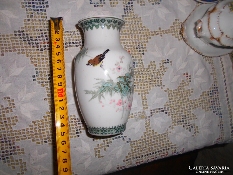 Porcelain vase with antique hand-painted traditional Chinese pattern