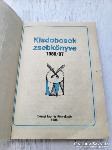 Kisdobos zsebkönyvek párban_1985-1986 és 1986-1987
