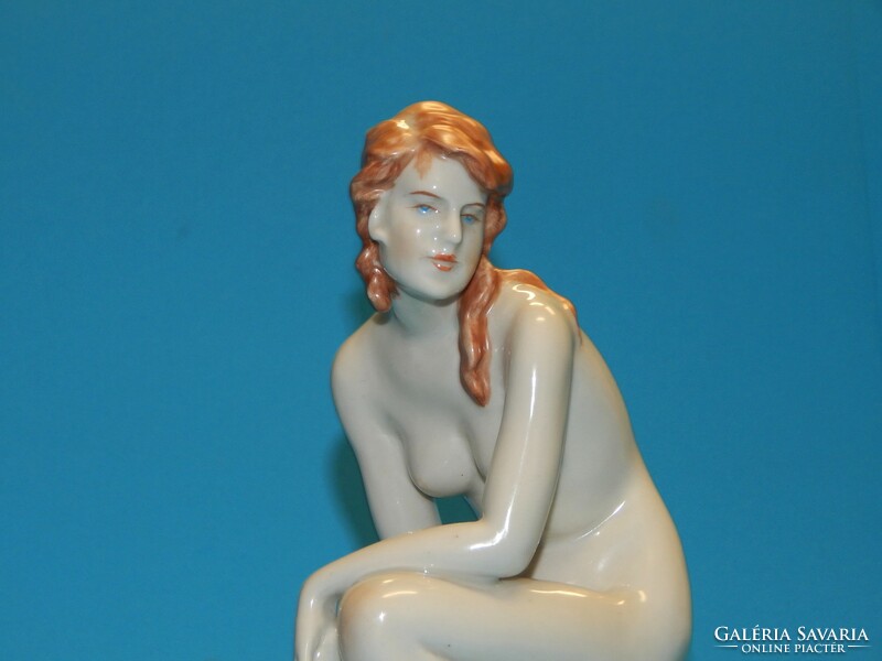 Hibátlan Zsolnay minőségi figurális porcelán