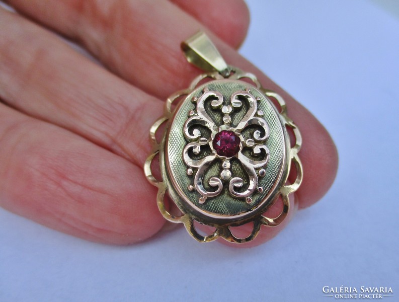 Very nice 14kt gold pendant with a tiny ruby stone