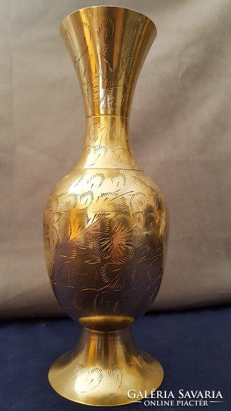 Hand-engraved brass vase in very nice condition 23.5 cm!