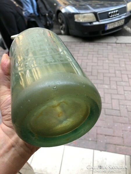 Szódásüveg, zöld szinű, 1 literes, gyűjtőknek kiváló darab.
