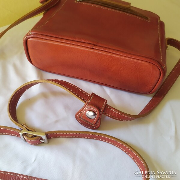 Women's Italian leather shoulder bag/side bag for sale!