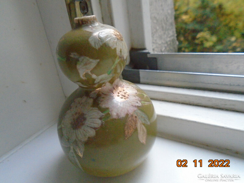 Ősi dupla tök formával ,kézzel festett fehér és arany virág mintás,  jelzett majolika váza