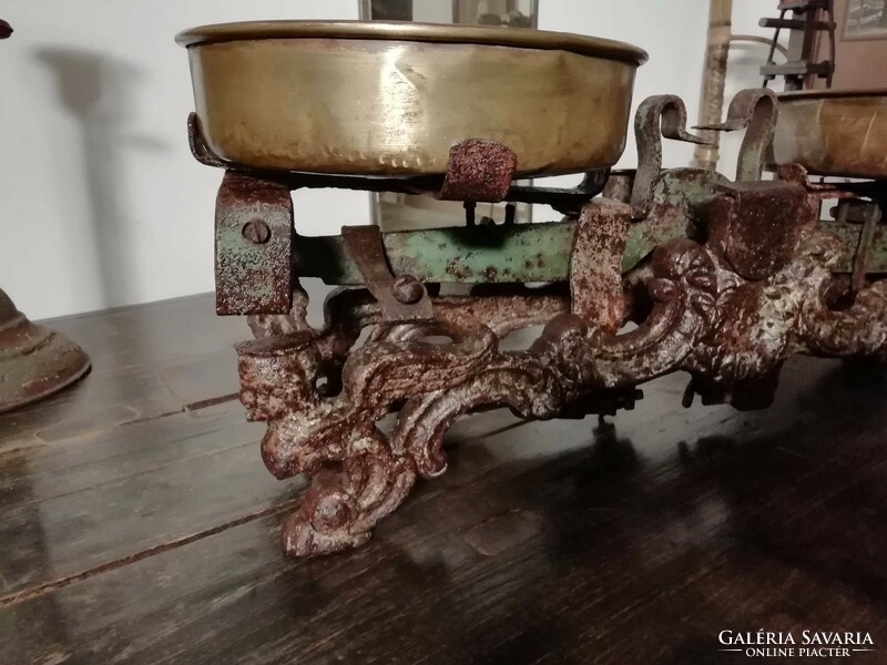 Cast iron scales, angelic, beautifully decorated original color, in cleaned and treated condition up to 10 kilos