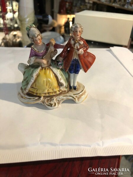 Alt wien porcelán rokokó táncoló pár a XIX. századból, 12 x 8 cm-es