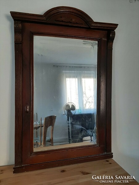 Antique onemet mirror with original faceted mirror plate