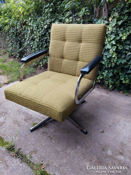 Retro upholstered, metal frame, swivel armchair