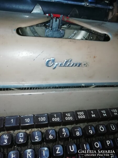 Old mechanical typewriter in good condition
