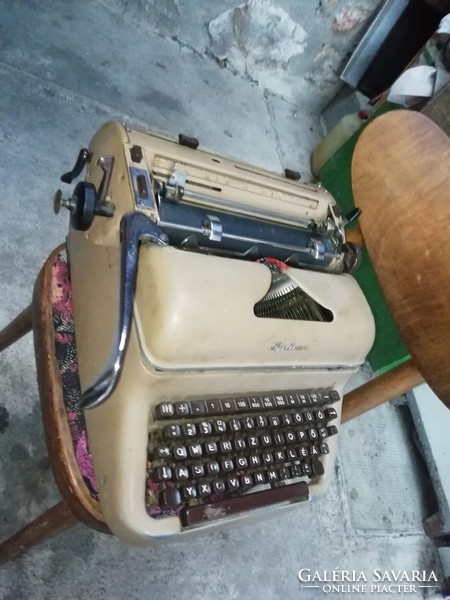 Régi írógép jó állapotban mechanikus