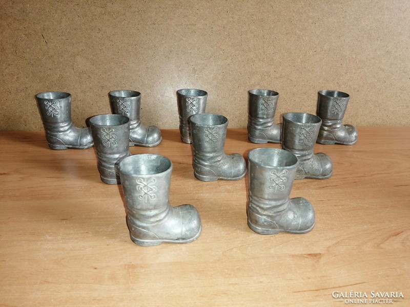 Pewter cup in the shape of a boot 10 pieces in one (qv)
